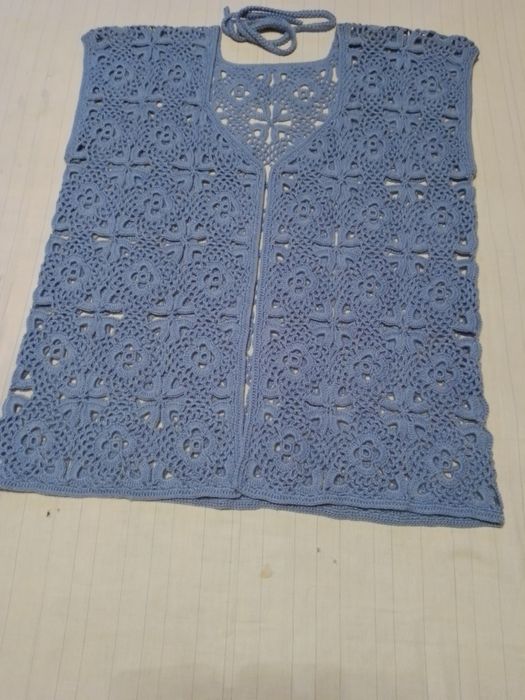 Вязаный женский жилет работа ручная