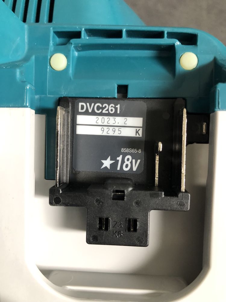 Безщітковий Акум.ранцевий пилосос Makita DVC 261