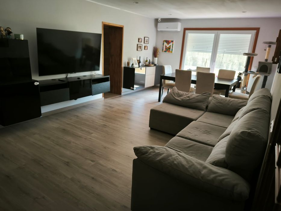 Apartamento T3 remodelado, garagem privada, 8 min da zona industrial