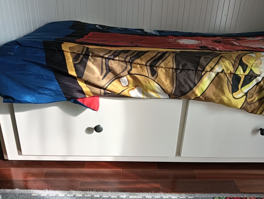 Cama hemnes com colchão incluído