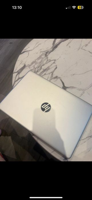 Laptop HP z podświetlaną klawiaturą