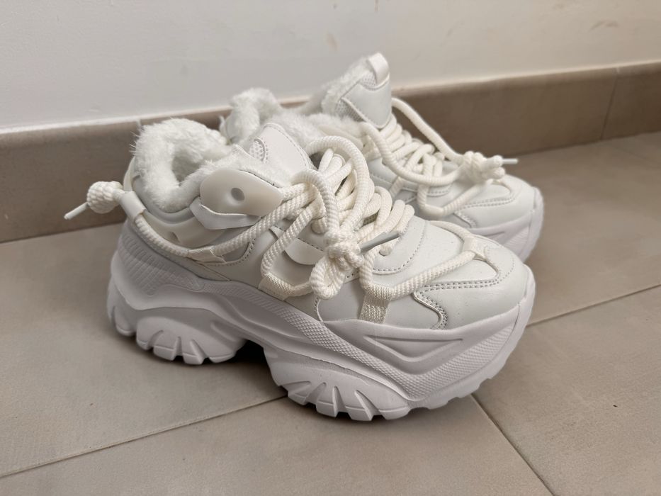 Ténis quentes com pelo por dentro