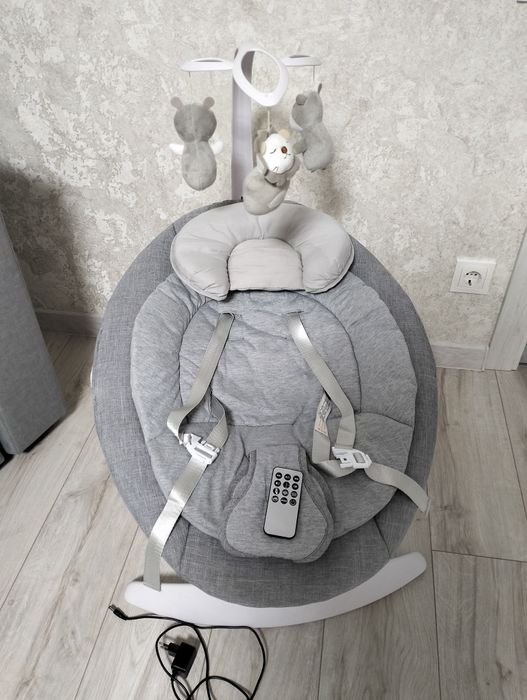 Продам дитячий заколисуючий центр в гарному стані.