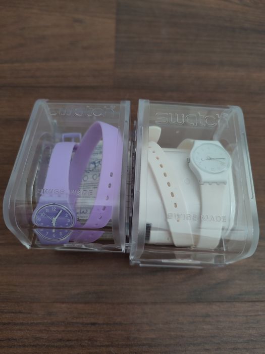 Relógio bracelete Swatch (branco e lavanda)