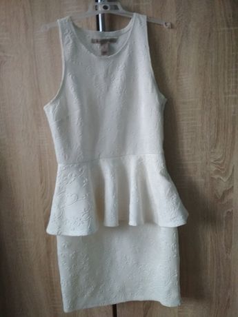 Biała sukienka XS/S z baskinką elegancka