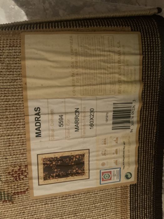 Tapeçaria com 166x230 cm em excelente estado de conservação