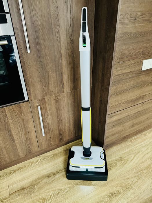 ЭЛЕКТРОШВАБРА - пылесос Kärcher с 4 валиками в идеальном состоянии