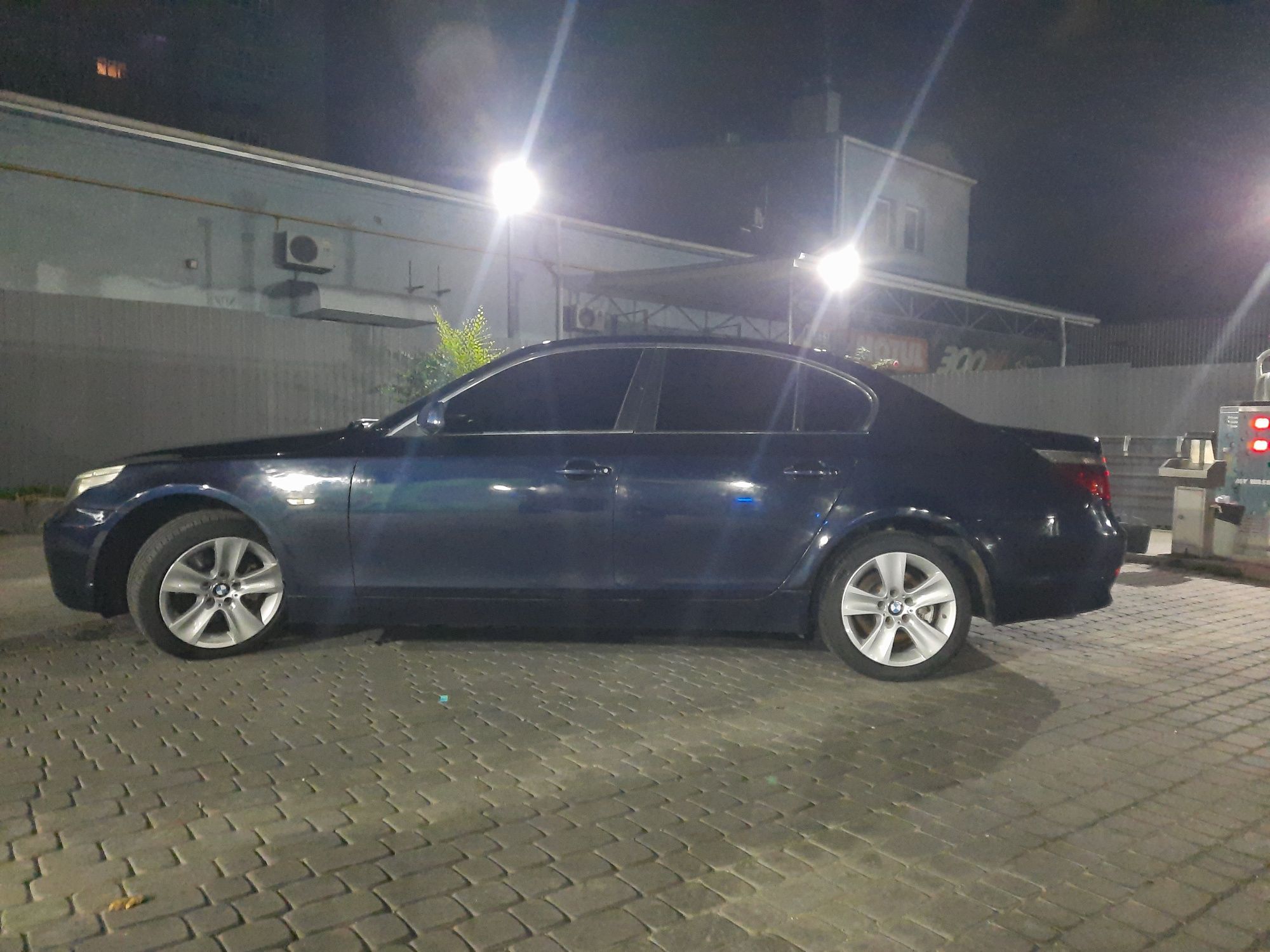 Автомобіль e60 525d