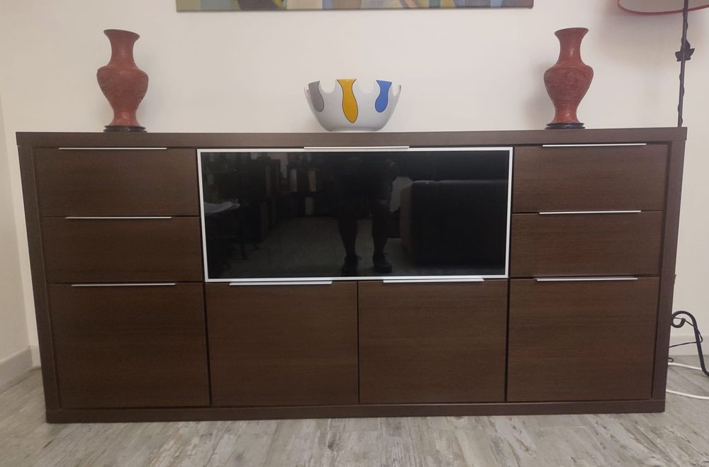Aparador e Mesa de Sala.