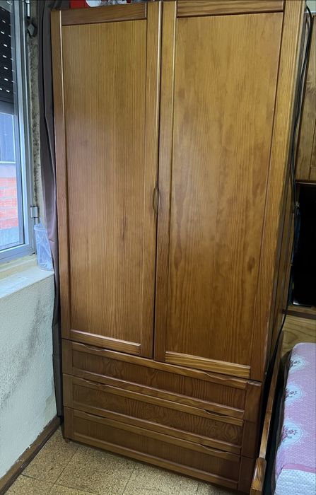 Guarda roupa com 3 gavetas