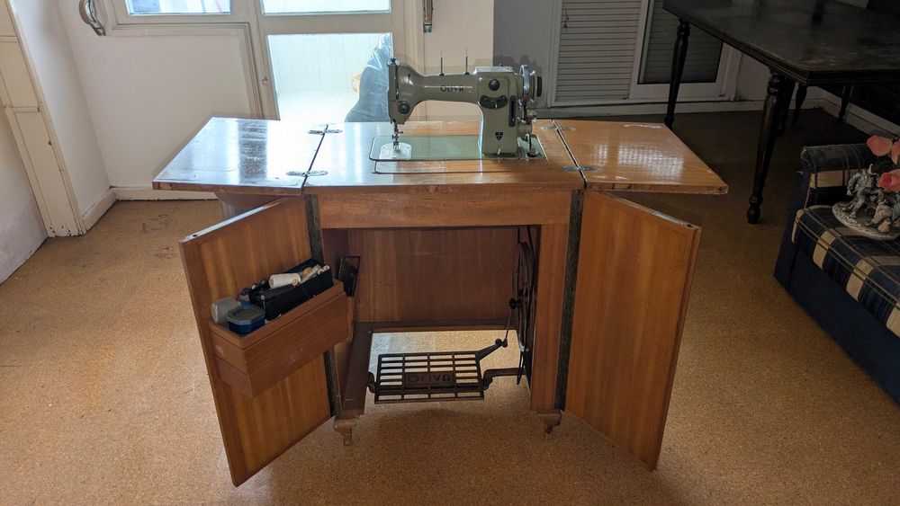 Móvel Máquina de Costura Oliva