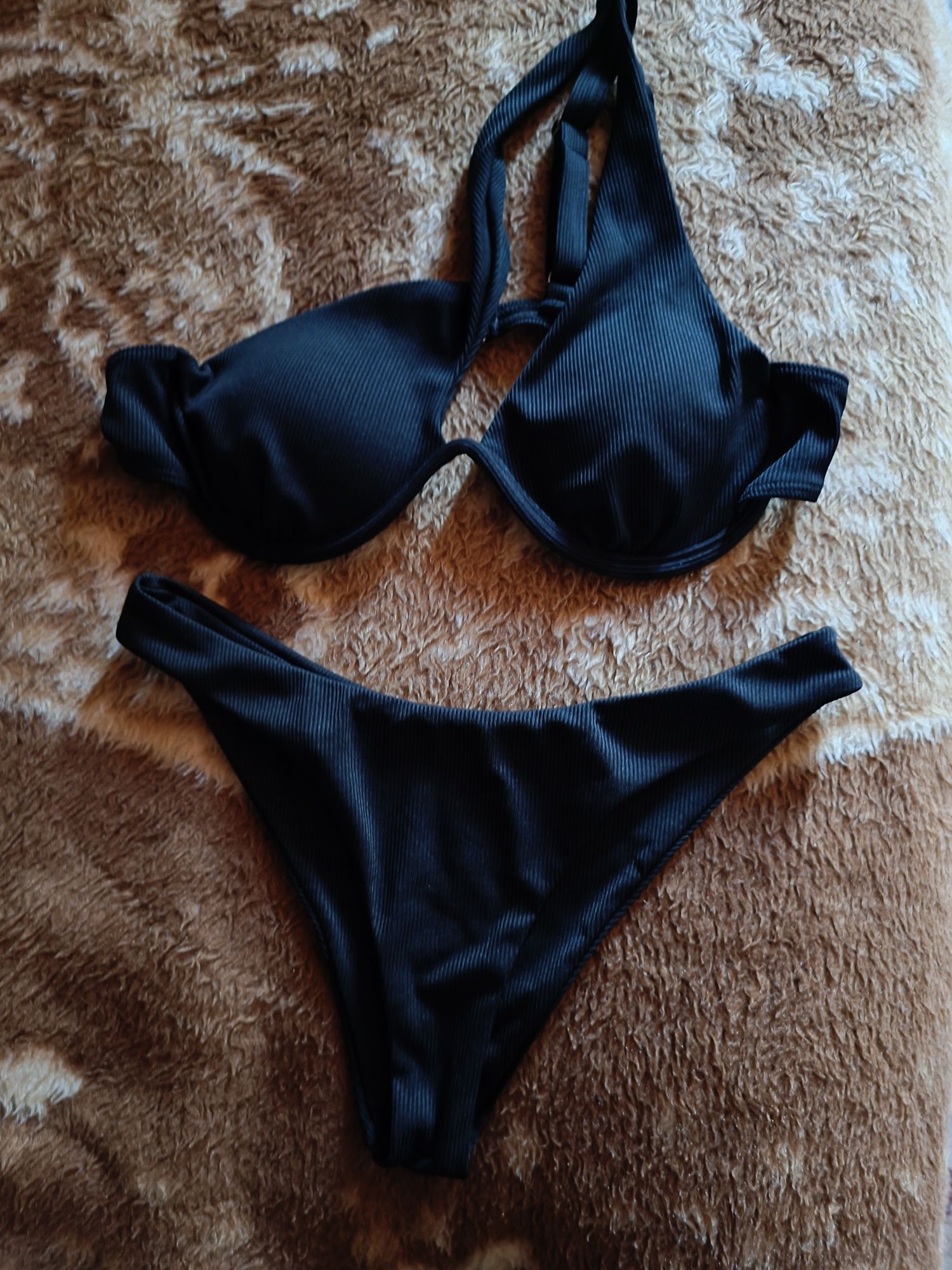 Bikini preto com alças