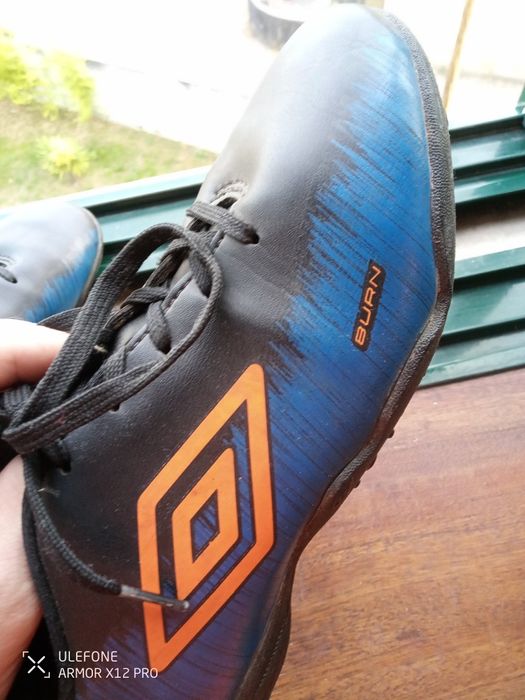 Chuteira Umbro Tam 38 em ótimo estado de conservação