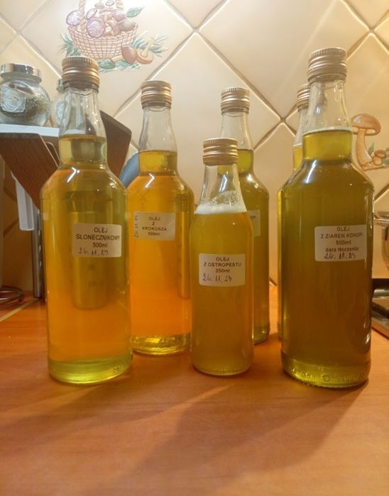 Olej tłoczony na zimno. Lniany, rzepakowy.