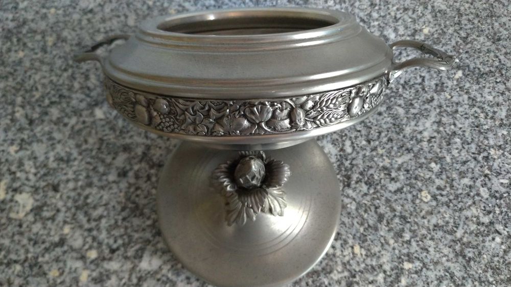 Caixa em estanho com barra decorativa