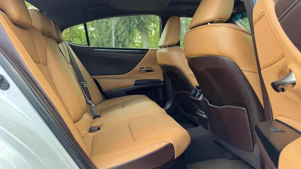 Продам Lexus ES 300 Hybrid 2021 Ідеальний і Максимальний