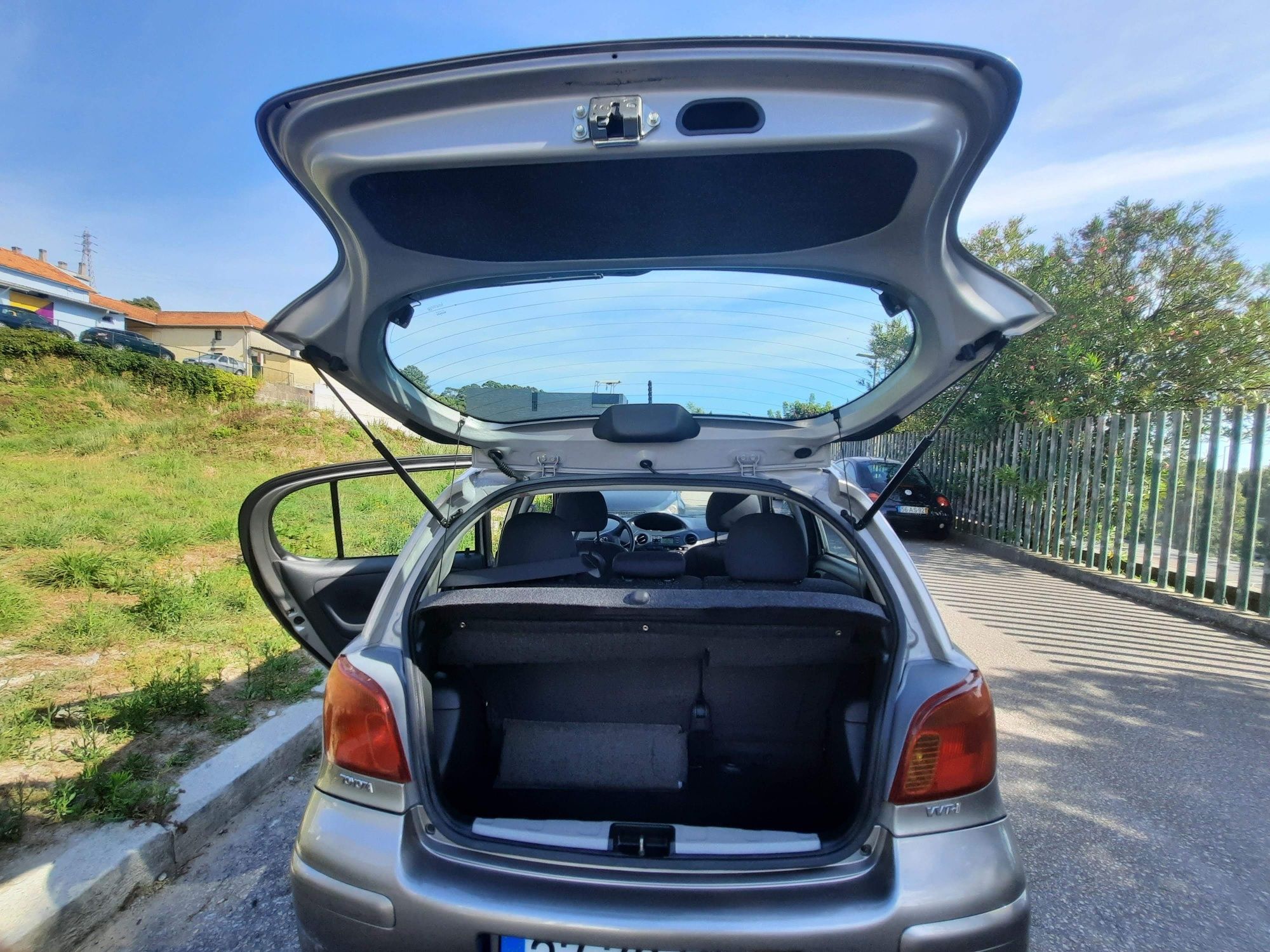 Vendo toyota yaris