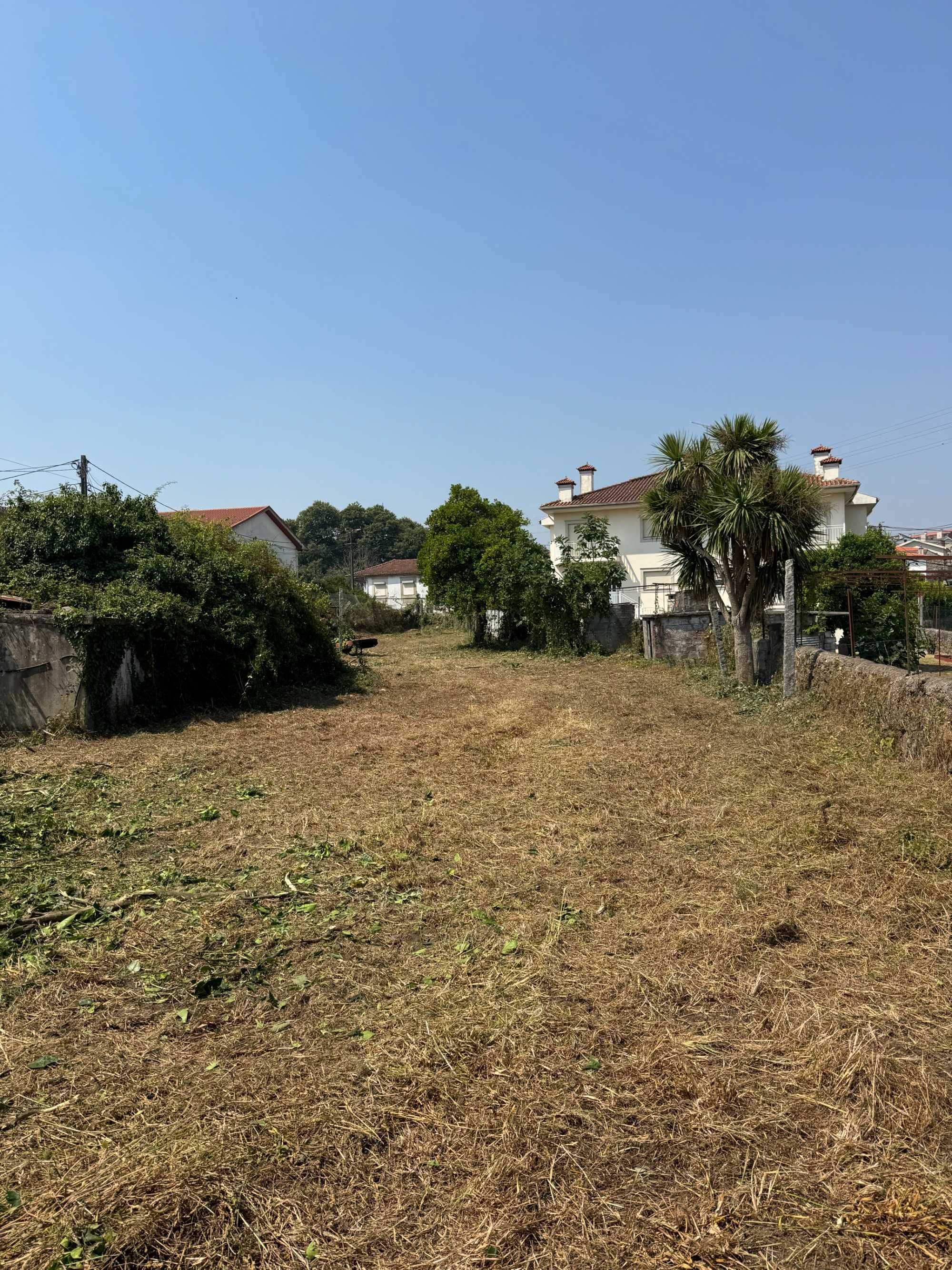Terreno com 2 Casas em Ruínas – 4 min da A11 e 12 min a pé do comboio