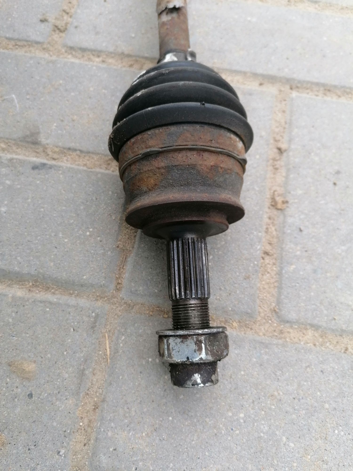 Półoś lewa krótka Opel Corsa D 1.2 16v A12XER