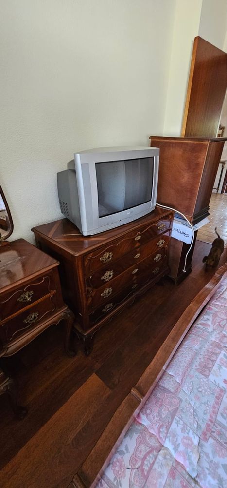 Quarto antigo com tocador