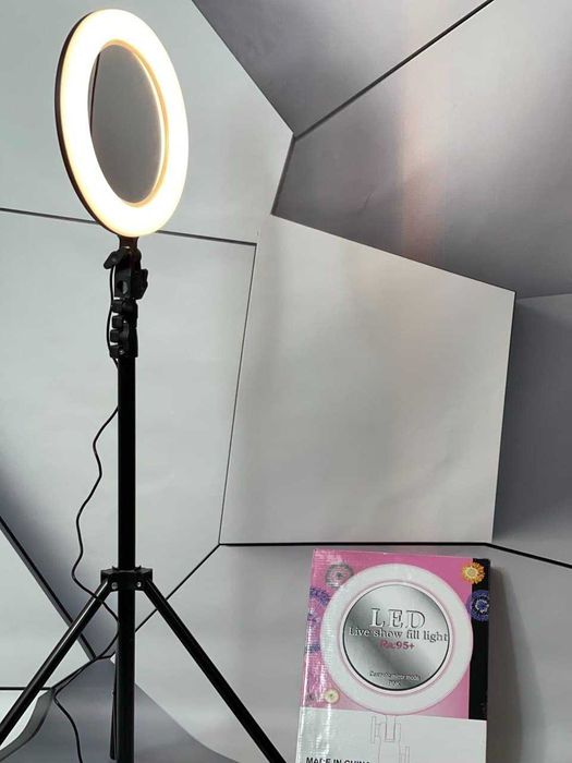Кільцева Led лампа RA-95+ (26 см) з дзеркалом на штативі.
