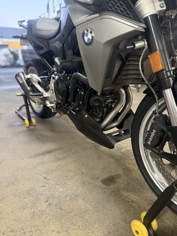 BMW F900R 2021, usada como nova