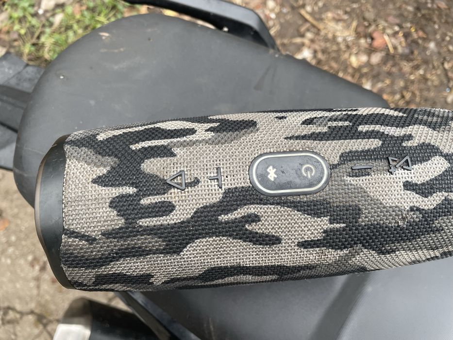 Продам колонку JBL CHARGE 4