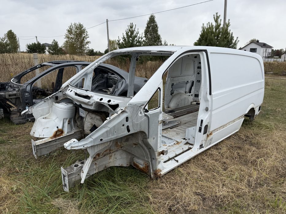 Кузов Віто Vito W639 Мерседес четверть лонжерон
