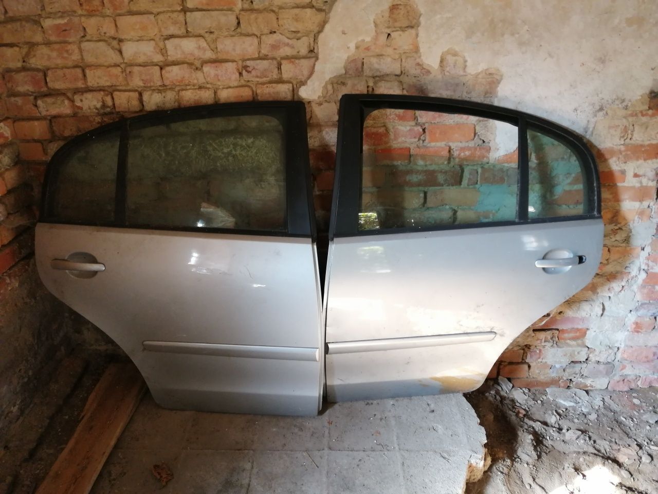 VW Polo 9n 6Q sedan drzwi tylne lewe i prawe