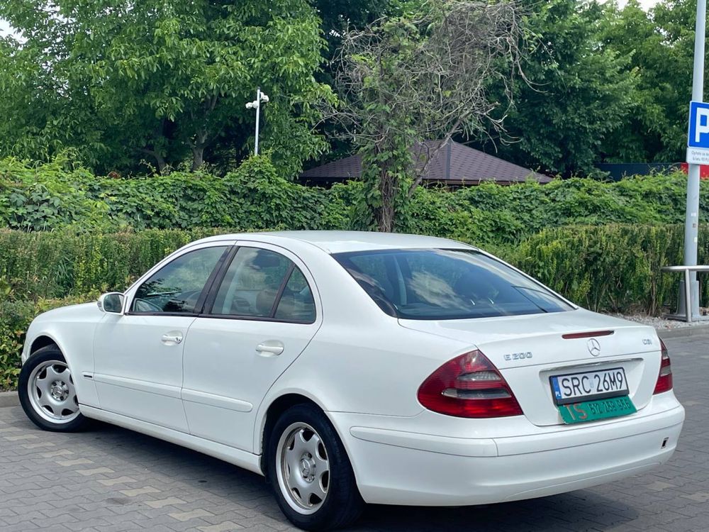 Mercedes E200 2.2d//bez rdzy//fajny stan//doinwestowany//gwarancja