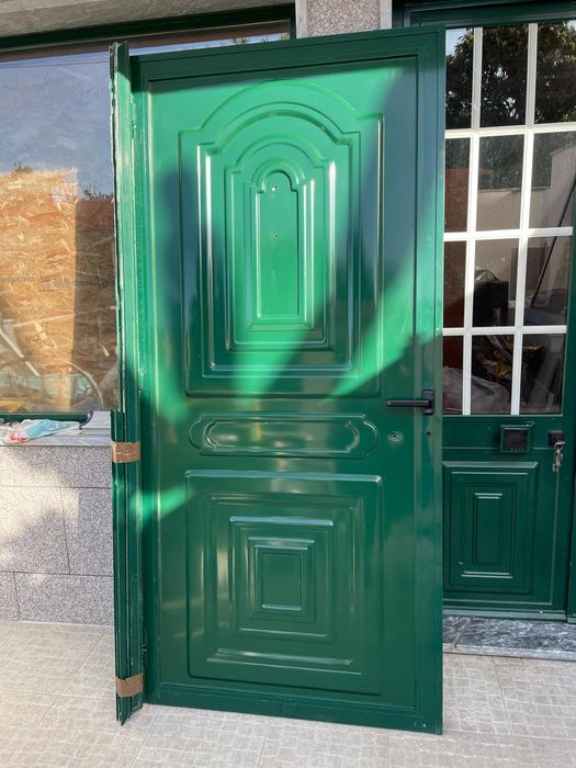 Porta de alumínio verde para moradia