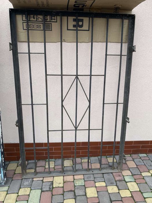 Продам 4 решетки на окна