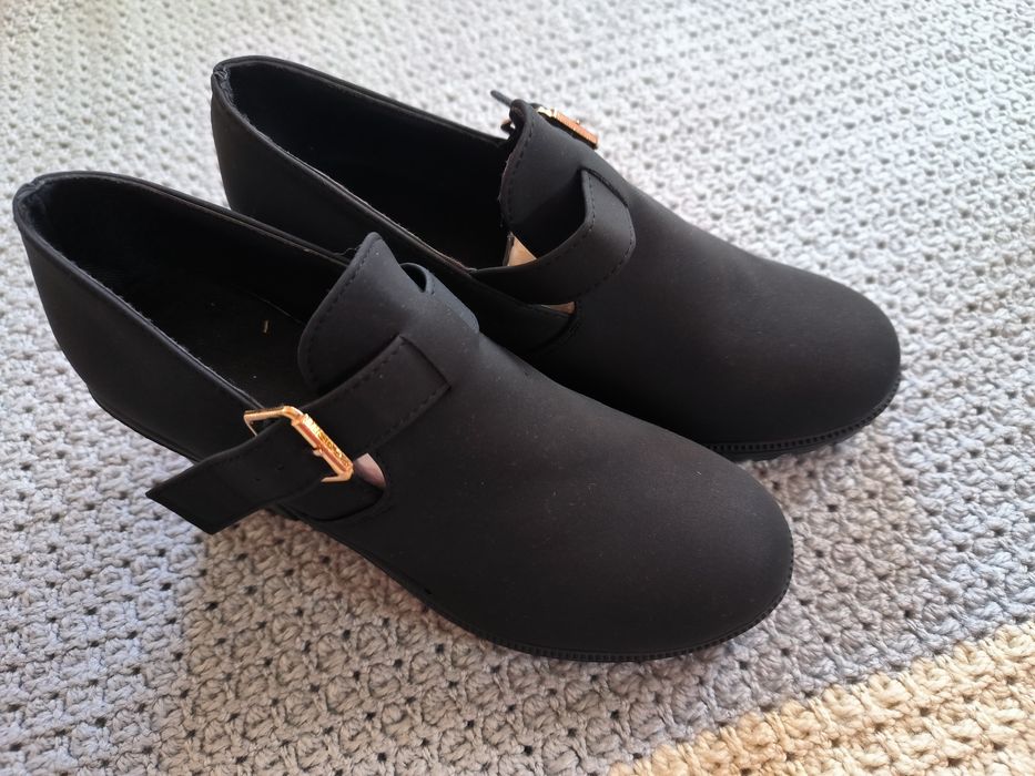 Nowe czarne czółenka