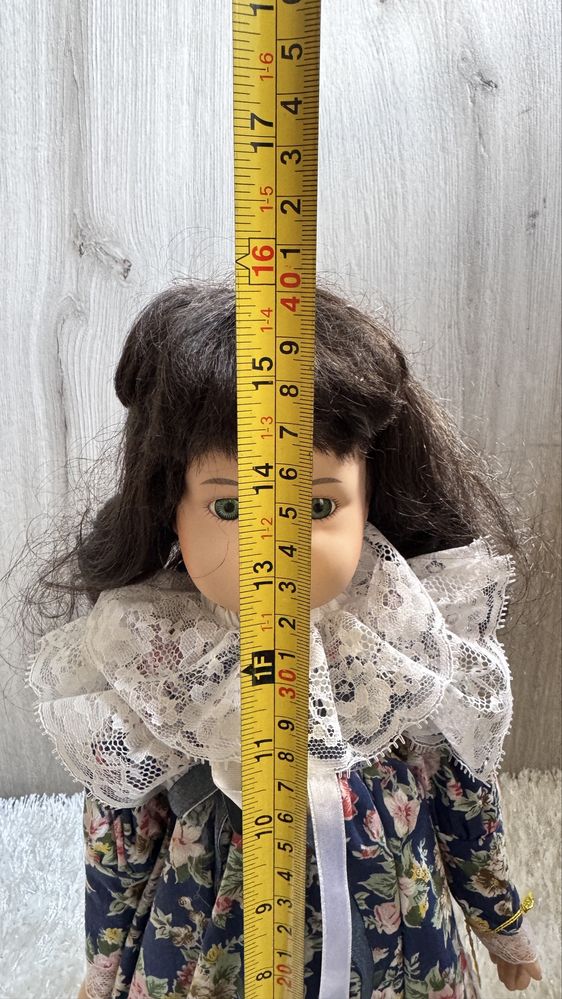 Porcelanowa lalka - The Promenade Collection