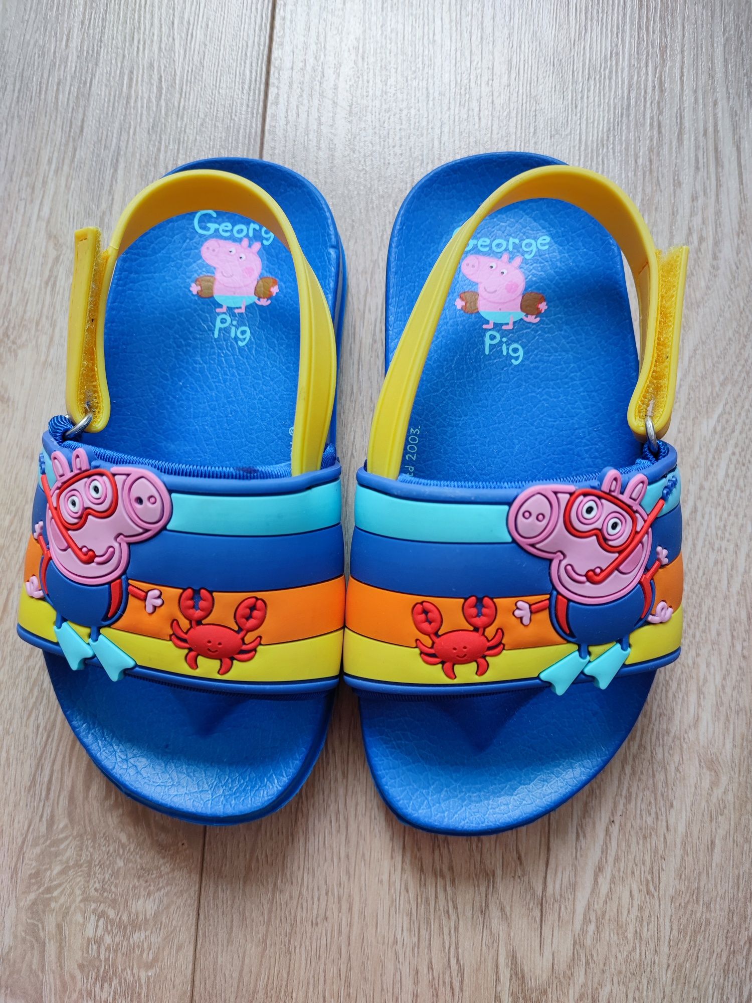 Sandalki gumowe Peppa Pig, rozmiar 26/27, zapinane na rzep.