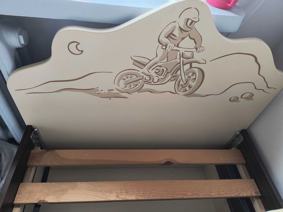 Łóżko młodzieżowe