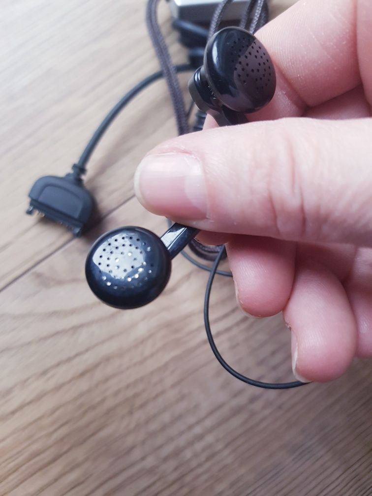 Nowe słuchawki przewodowe douszne marki Nokia HS-23