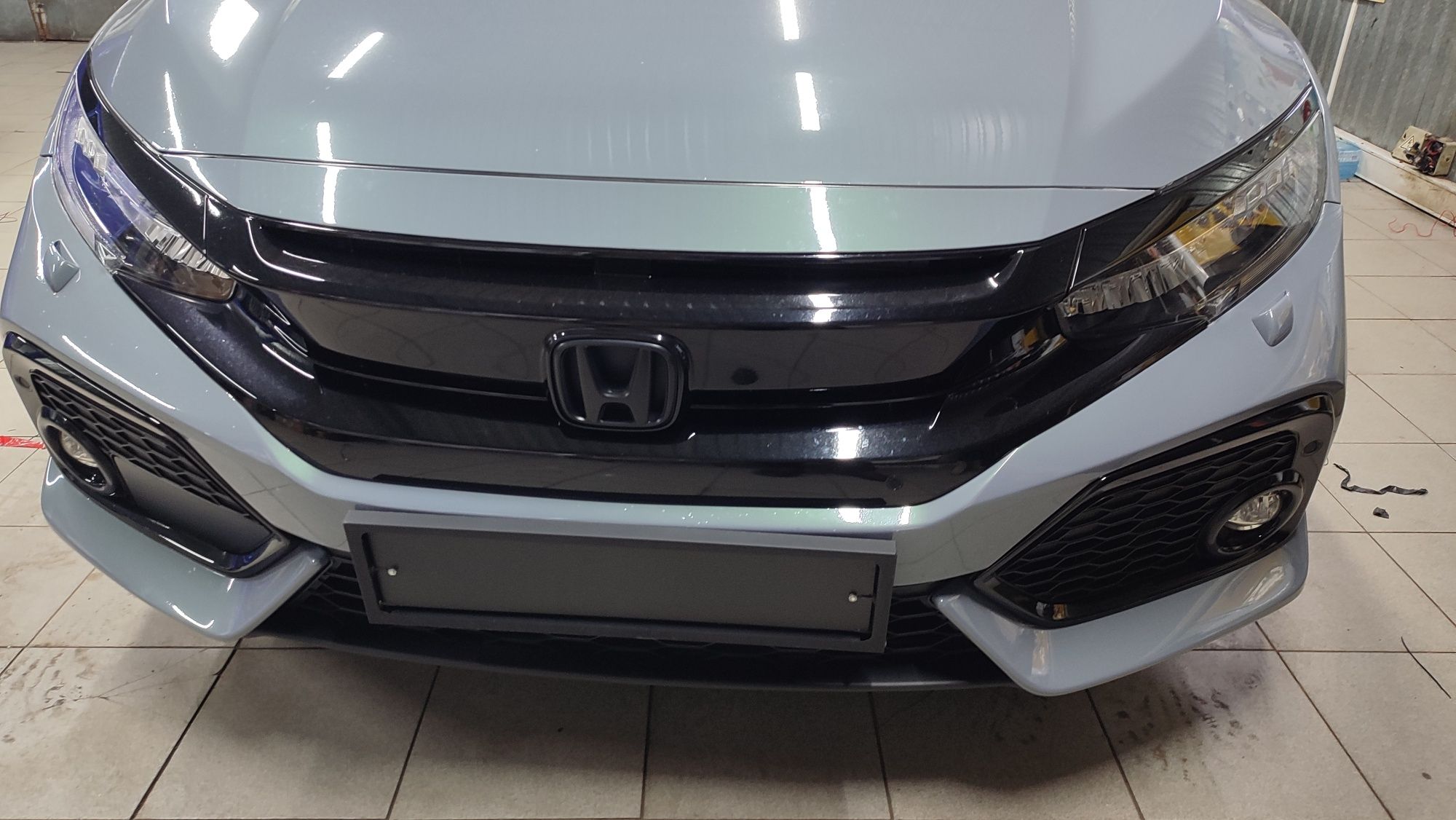 Передняя решетка радиатора Honda Civic 2017