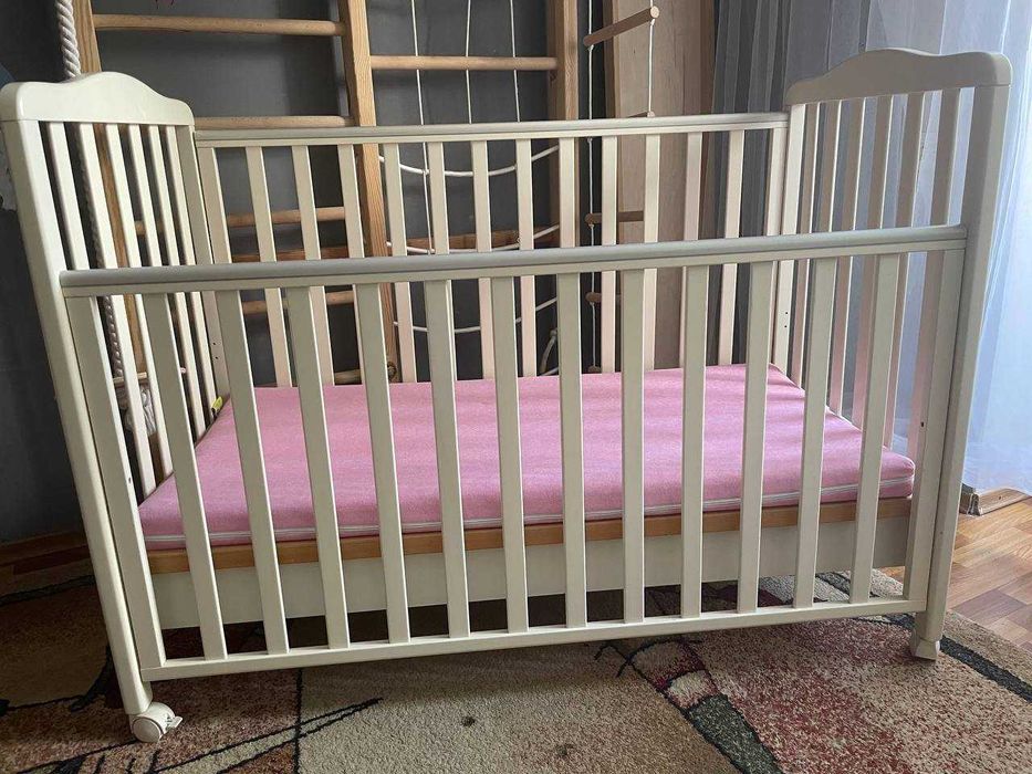 комод (пеленальный столик+ ванночка) + кроватка (Baby Italia)