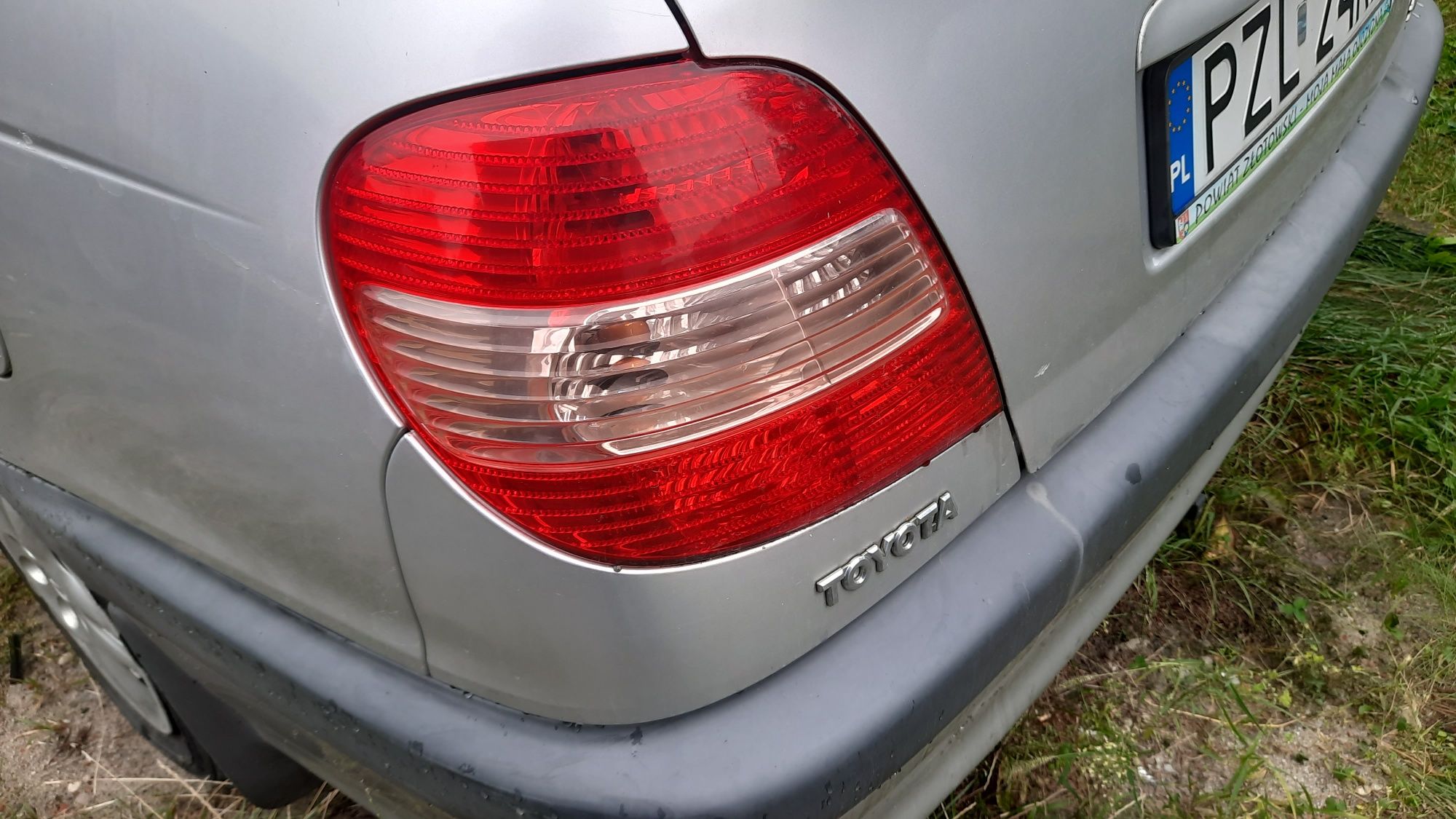 Lampa tył tylna lewa lub prawa Avensis t22 98-02  Hatchback