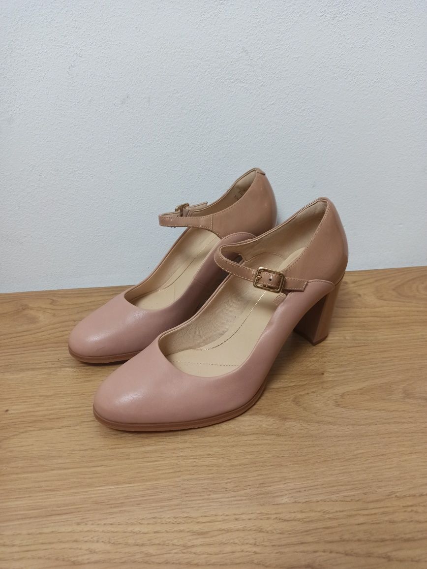 Clarks półbuty na obcasie słupku rozmiar 41.5,