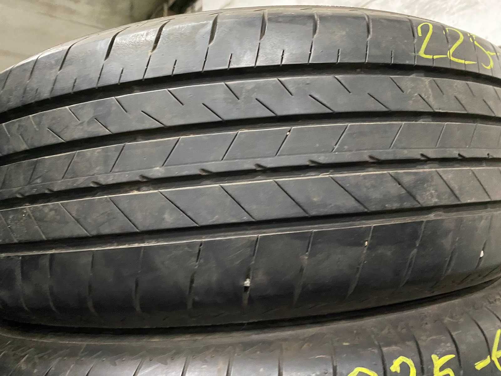 225/60/18 Bridgestone Alenza 001