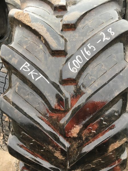 Opona 600/65r28 Bkt