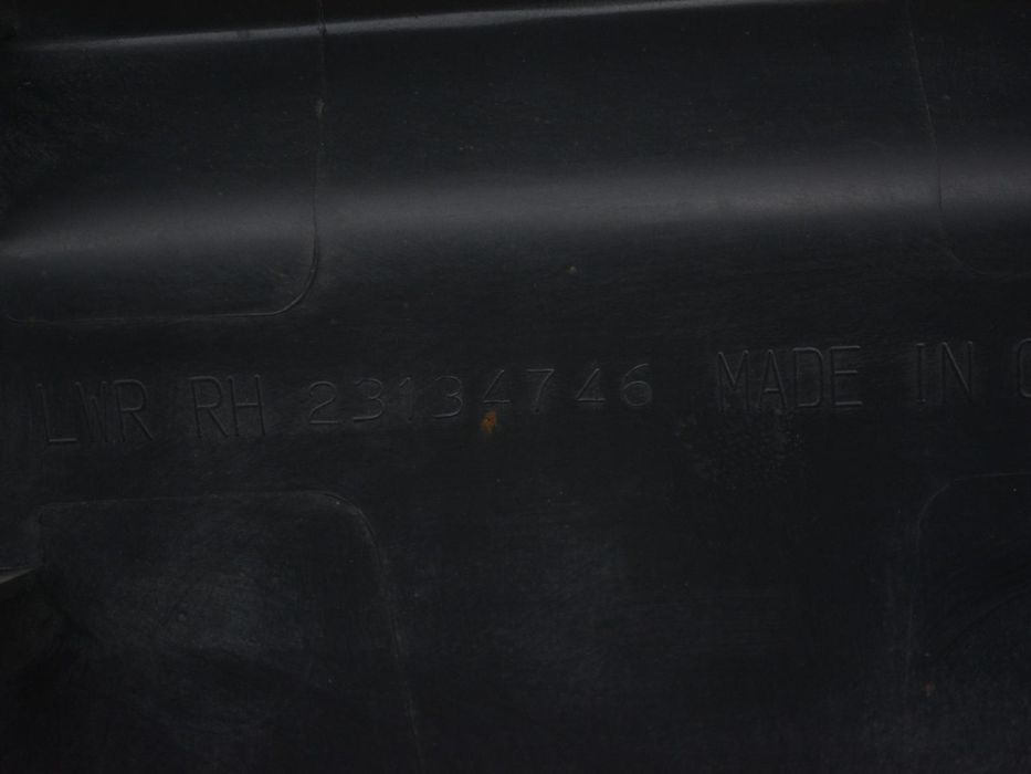 Накладка дверей нижня передня права зовнішня GMC TERRAIN 2016-2017 231