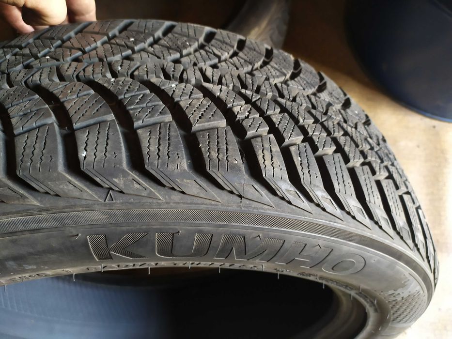Шини зима пара R 17 205/55 Kumho WinterCraft WP71