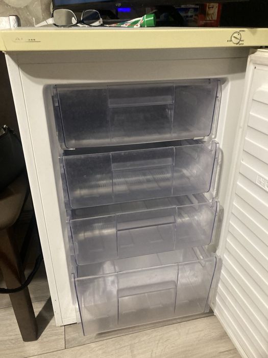 Морозильну камеру