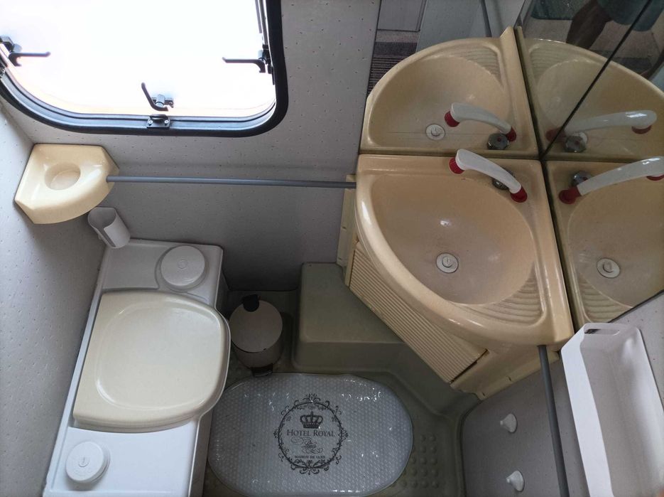 Caravana Adria Linea em muito bom estado