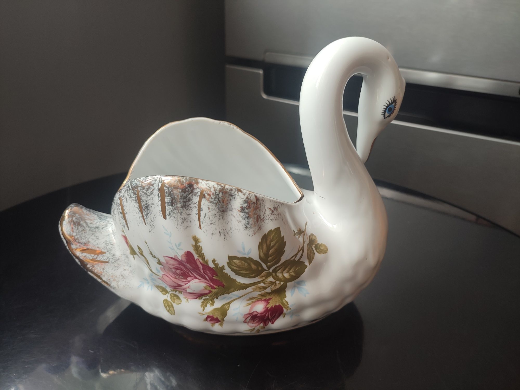 Śliczny stary łabędź porcelana Chodzież