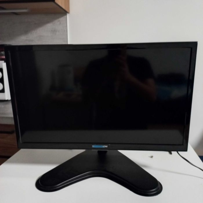 Telewizor Thomson 24 cale 24HD3206 z solidnym stojakiem