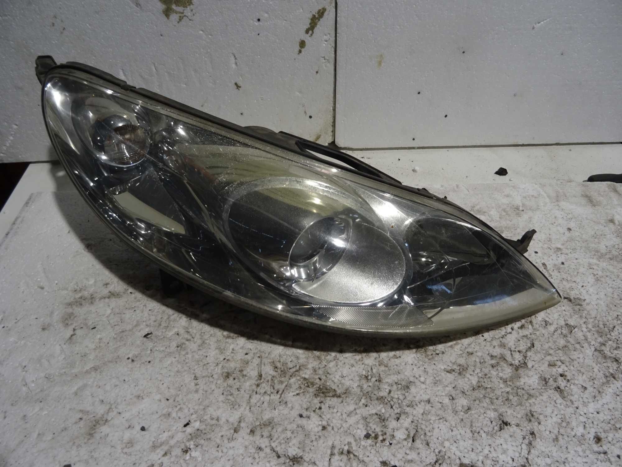 Lampa Prawa Przód Peugeot 407 Xenon